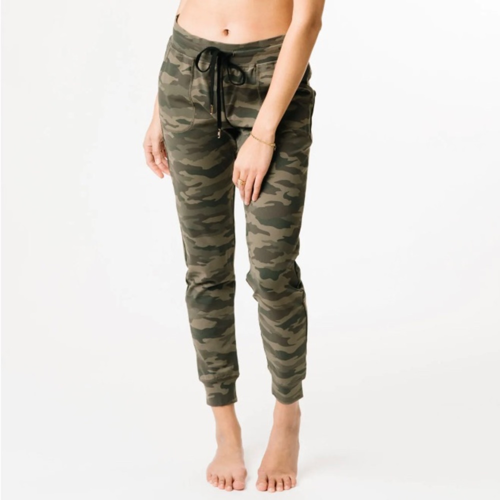 Camo Unwind Zyia Pants